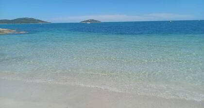 LECCI : T2 climatisé en Rez de chaussée à 5 minutes de la plage avec 3 piscines