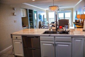 Condo, 2 habitaciones | Interior