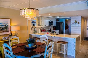 Condo, 2 phòng ngủ | Khu ăn uống