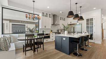 Private kitchen | Fridge, coffee/tea maker, toaster