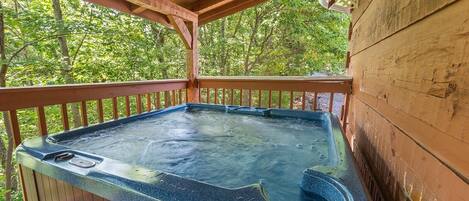 Cabin, 4 Bedrooms | Outdoor spa tub