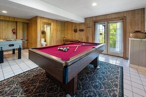 Cabin, 4 Bedrooms | Games room - Sweet Scarlet Rose 4 Bedroom Cabin (Sevierville)