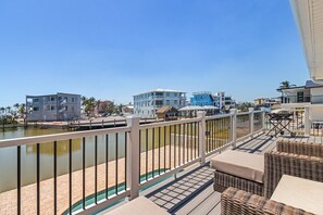 House, 2 Bedrooms | Outdoor dining - 920 Bay Breeze Bungalow: Stunning Bay View Home W/ Heated Pool! 2 Bedroom Home (Fort Myers Beach)