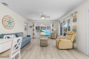 House, 2 Bedrooms | Living area - 920 Bay Breeze Bungalow: Stunning Bay View Home W/ Heated Pool! 2 Bedroom Home (Fort Myers Beach)