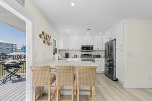 House, 2 Bedrooms | Private kitchen | Fridge, oven, coffee/tea maker, toaster