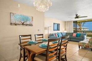 Condo, 2 phòng ngủ | Nội thất