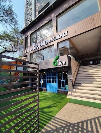 Exterior. Hotel Grand Residency