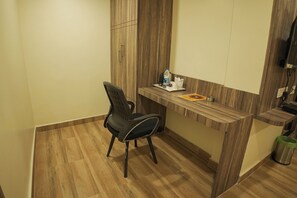 Executive Room, City View | Iron/ironing board, free WiFi, bed sheets - Hotel Grand Residency (Jamshedpur)