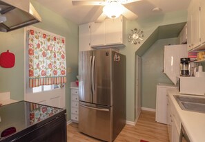 Microwave, oven, stovetop - 3-bedroom Masters Rental in Prime Location! (Augusta)