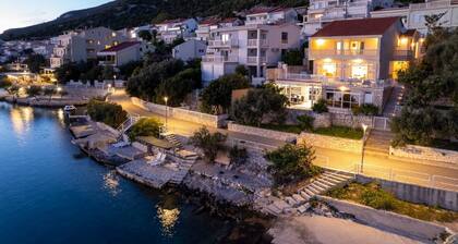 Villa Azzurro / Luxury Suite with Terrace & Outdoor Kitchen