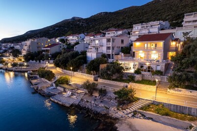 Apartment with Two-bedrooms and Sea View