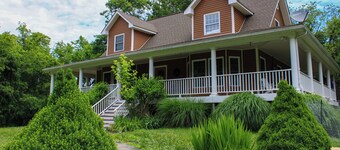 4-bedroom house close to Shenandoah River and VA wineries - WiFi, AC, trampoline