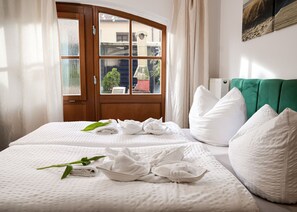 Double Room, 1 Queen Bed, Courtyard View | Free WiFi - Pension Trobischhof (Dresden)