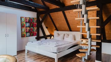 Apartment, Mehrere Betten, Küche, Blick auf den Innenhof | 2 Schlafzimmer, kostenloses WLAN