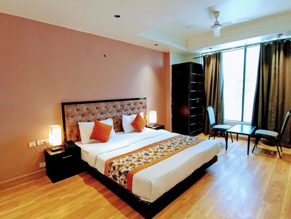 Escrivaninha, espaço de trabalho para notebook