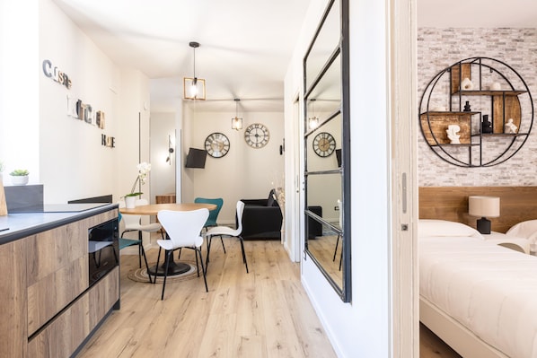 Apartment, Smoking
