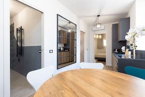 Apartment, Smoking