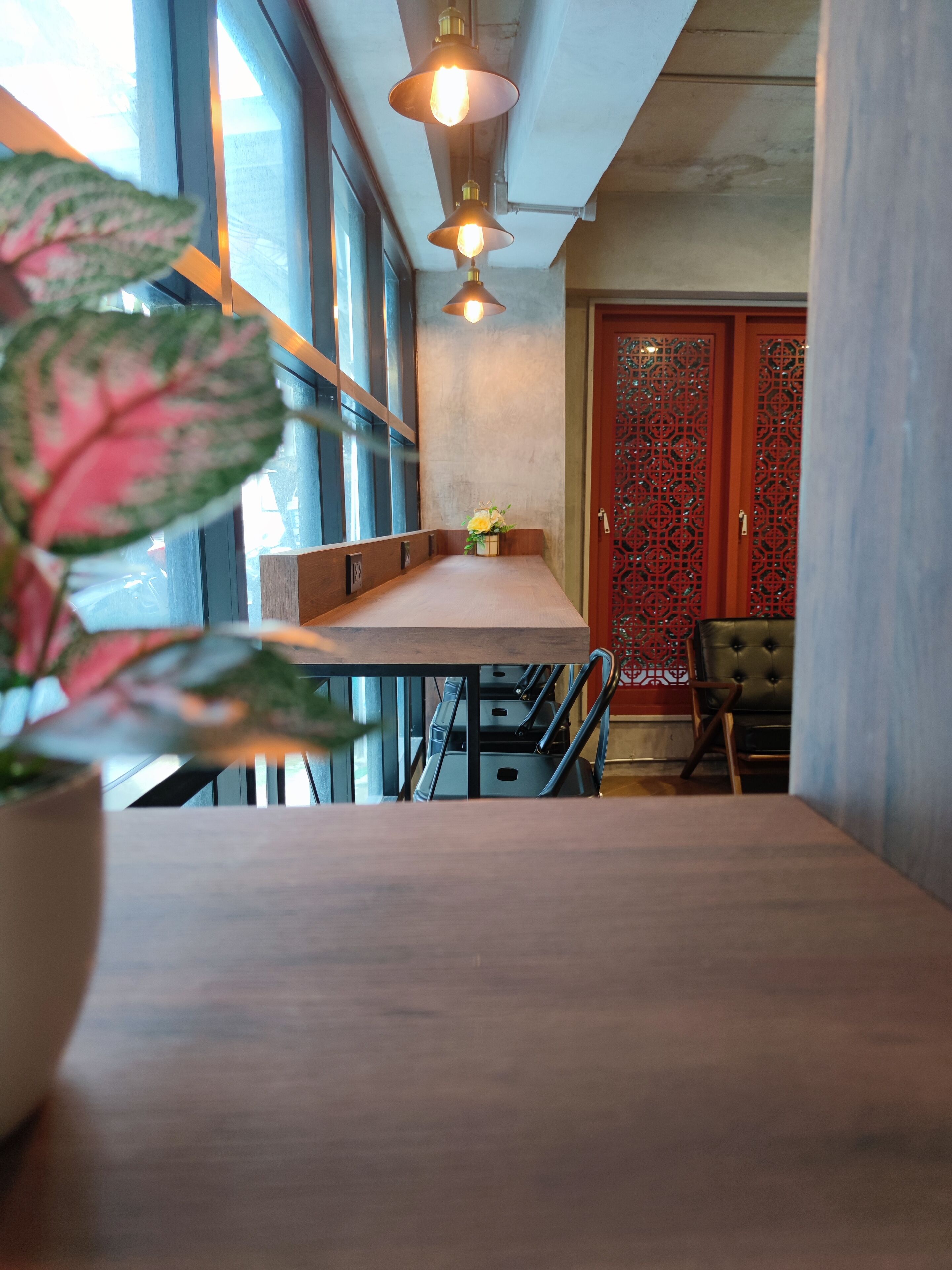 Refrigerador, microondas, utensilios de cocina