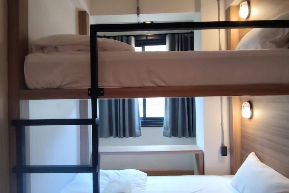 Iron/ironing board, free WiFi, bed sheets