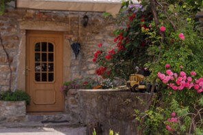 Property grounds - Fairy-tale Tiny House From 17th Century (Koper)