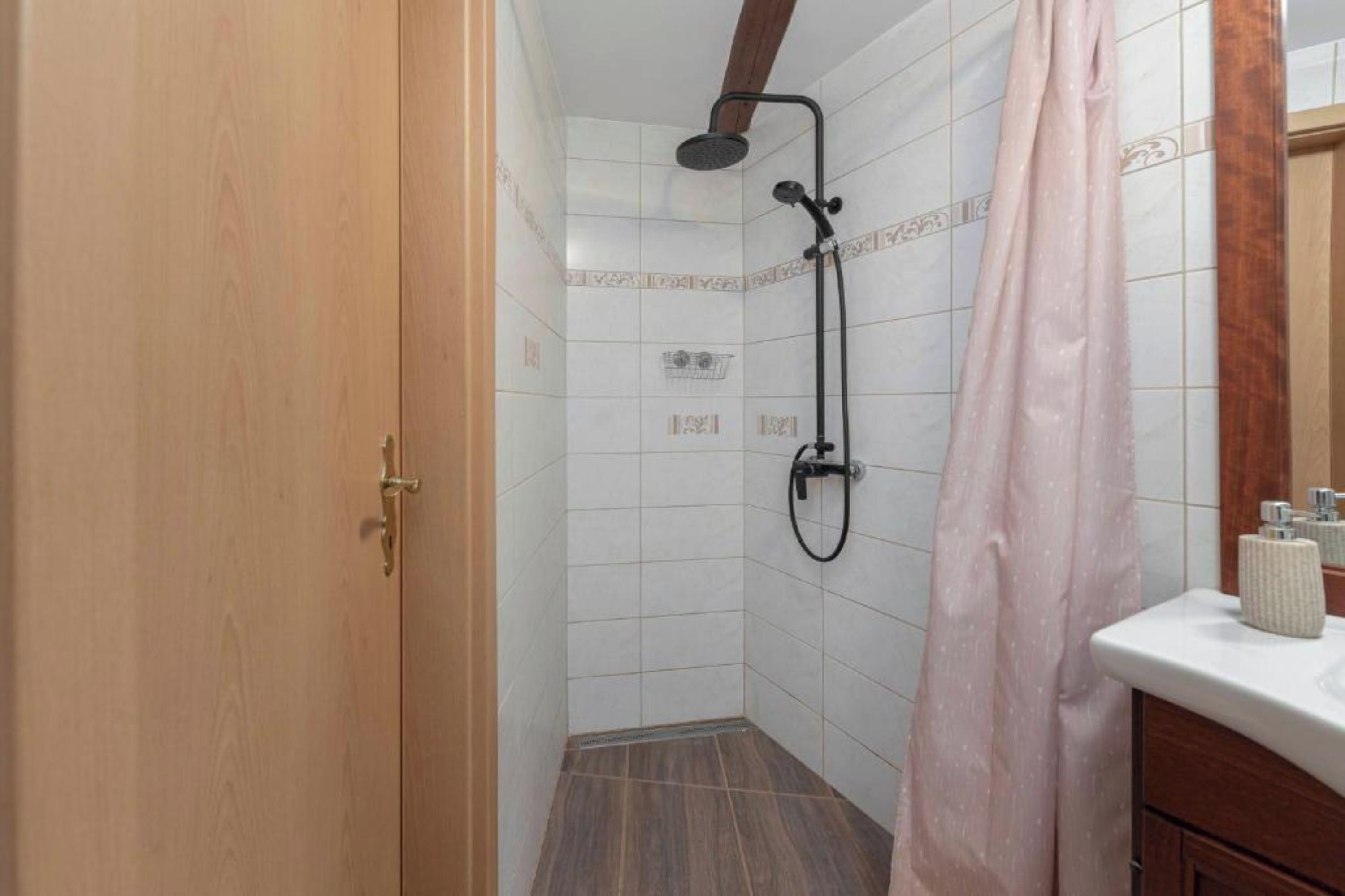 Standard Studio (Fairy-Tale Apartment From 17th) | Bathroom | Shower, towels, soap, shampoo