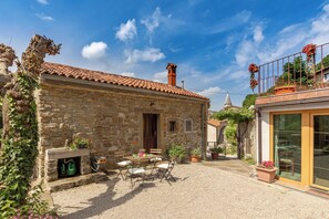 Exterior - Fairy-tale Tiny House From 17th Century (Koper)