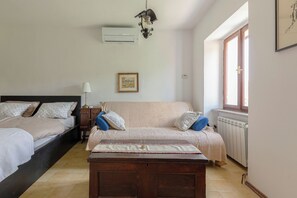 Standard Studio (Fairy-Tale Tiny House From 17th) | Free WiFi, bed sheets - Fairy-tale Tiny House From 17th Century (Koper)
