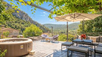 Standard Studio (Fairy-Tale Apartment From 17th) | Outdoor dining