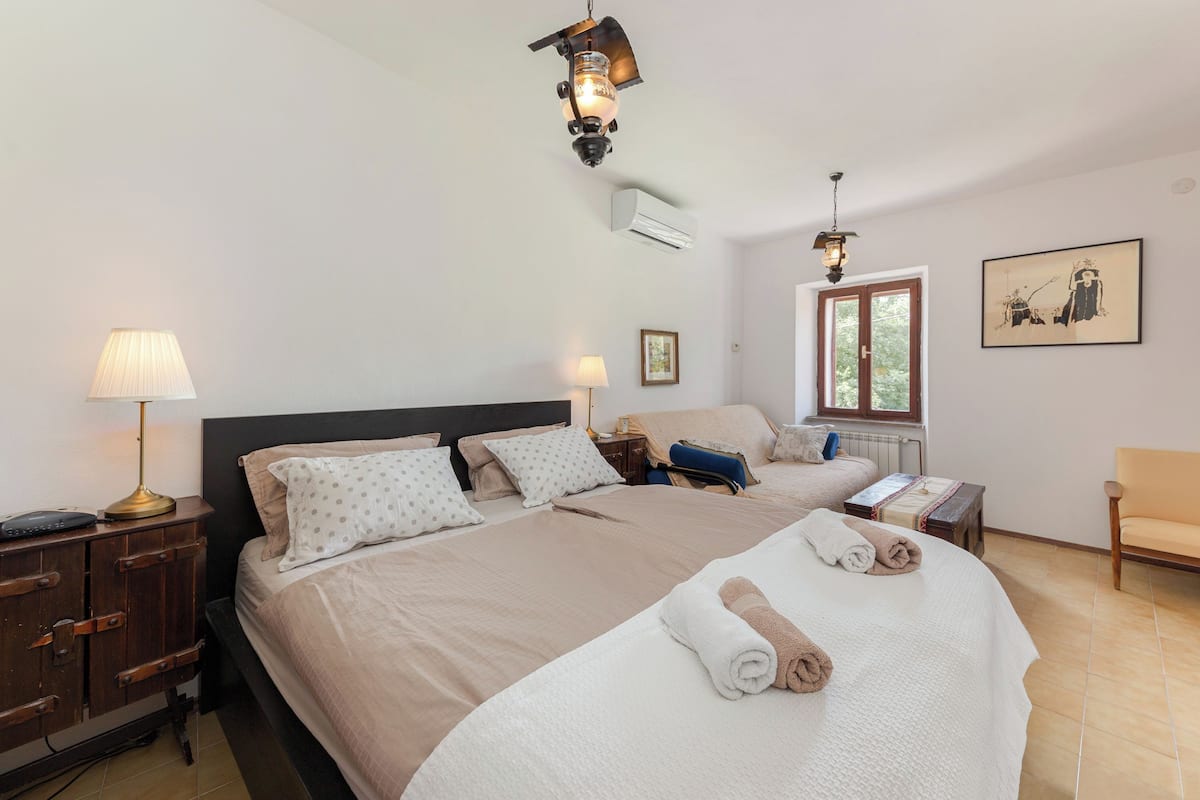 Standaard studio (Fairy-Tale Tiny House From 17th) | Gratis wifi, beddengoed