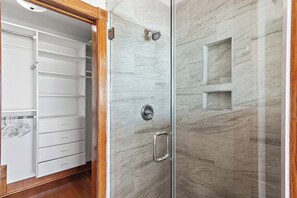 Dusche, Whirlpool, Handtücher