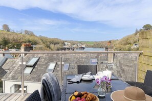 تناول الطعام بالخارج