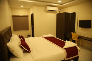 Free WiFi, bed sheets - Kings Residency (Tiruvannamalai)