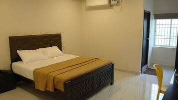 Free WiFi, bed sheets