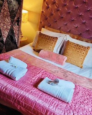 Cottage, 3 Bedrooms | Individually decorated, individually furnished, bed sheets