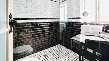 Cottage, 3 Bedrooms | Individually decorated, individually furnished, bed sheets