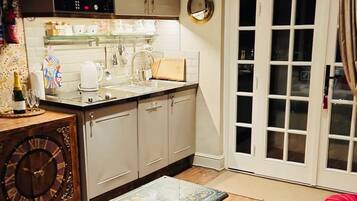 Cottage, 3 Bedrooms | Individually decorated, individually furnished, bed sheets