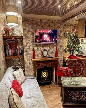 Cottage, 3 Bedrooms | Individually decorated, individually furnished, bed sheets - Looking Glass Cottage (Brighton)