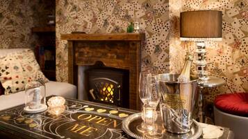 Cottage, 3 Bedrooms | Individually decorated, individually furnished, bed sheets