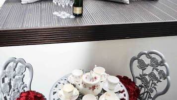 Cottage, 3 Bedrooms | Individually decorated, individually furnished, bed sheets