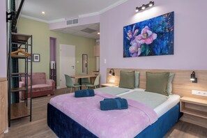 Deluxe Apartment | Desk, laptop workspace, blackout drapes, soundproofing