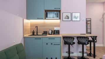 Standard-Apartment | Eigene Küche | Mini-Kühlschrank, Mikrowelle, Herdplatte, Kochgeschirr/Geschirr/Besteck