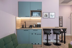 Standard Apartment | Private kitchen | Mini-fridge, microwave, stovetop, cookware/dishes/utensils