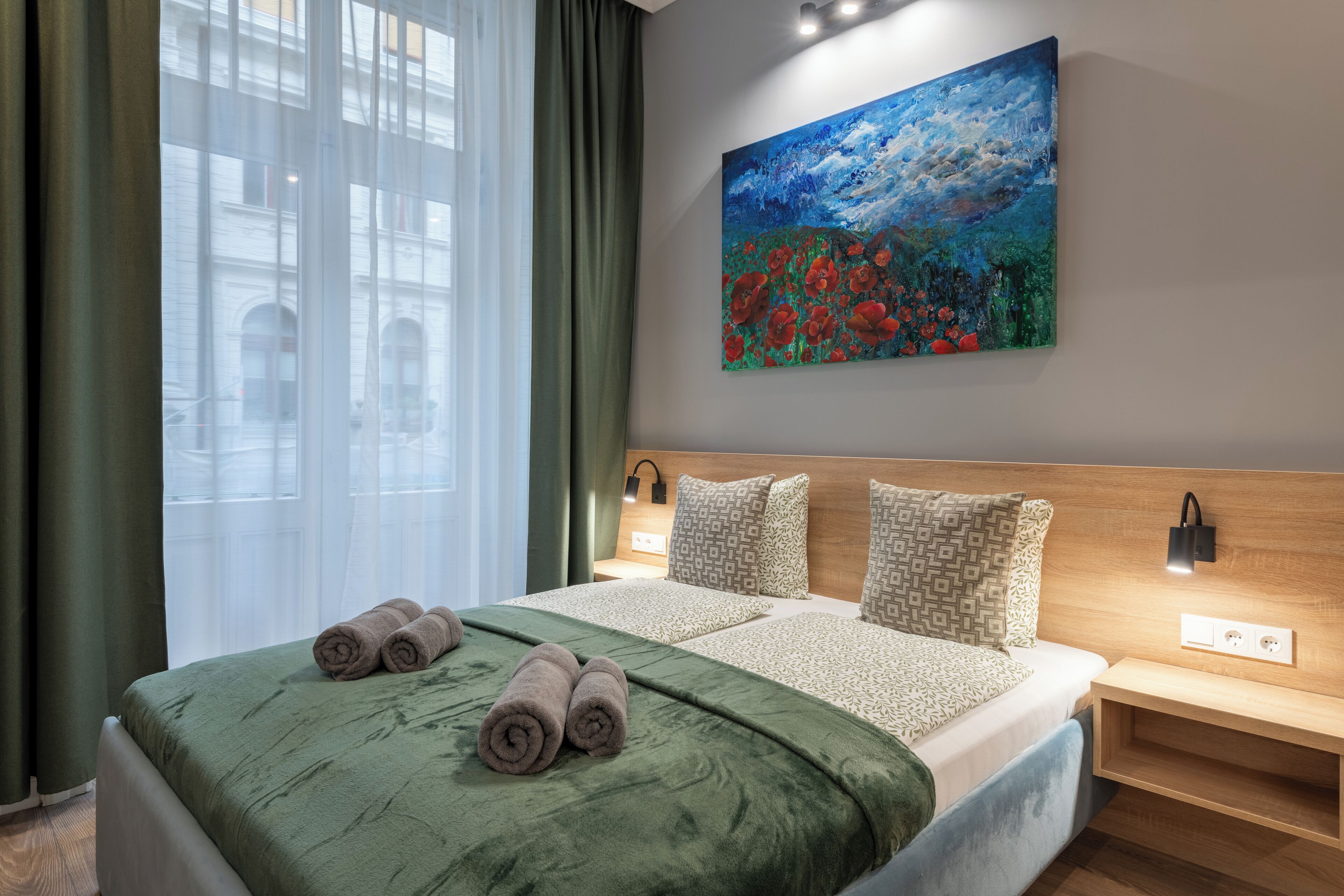 슈피리어 스튜디오 | 책상, 노트북 작업 공간, 암막 커튼, 방음 설비