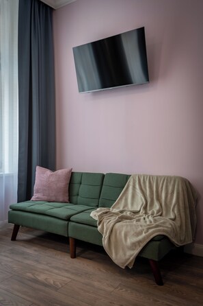 Standard Apartment | Desk, laptop workspace, blackout drapes, soundproofing