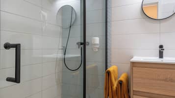 Apartment | Badezimmer | Dusche, Haartrockner, Handtücher, Seife
