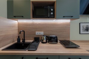 Standard Studio | Private kitchen | Mini-fridge, microwave, stovetop, cookware/dishes/utensils