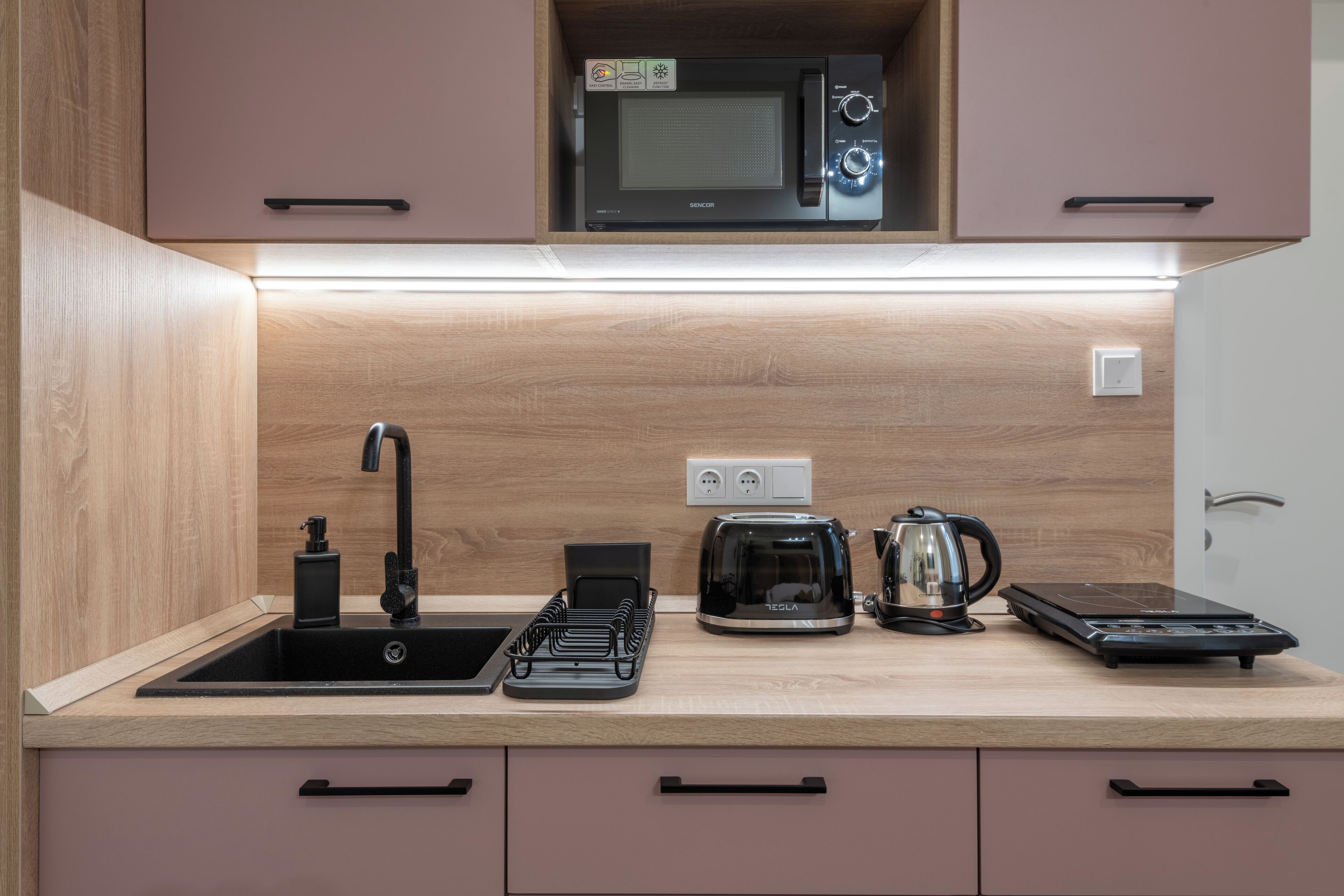 Superior Studio | Private kitchen | Mini-fridge, microwave, stovetop, cookware/dishes/utensils