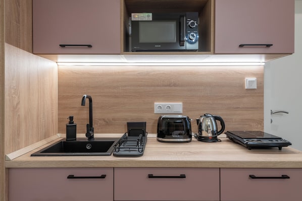 Superior Studio | Private kitchen | Mini-fridge, microwave, stovetop, cookware/dishes/utensils