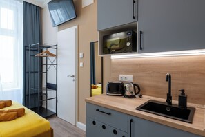 Standard Studio | Private kitchen | Mini-fridge, microwave, stovetop, cookware/dishes/utensils