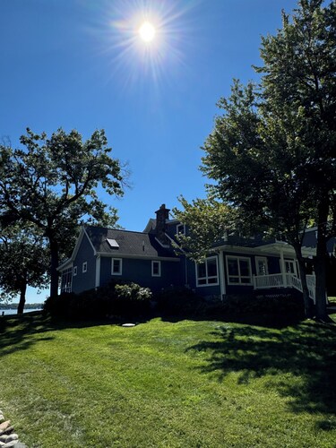 Spacious 5-bedroom house on Culver’s beautiful Lake Maxinkuckee